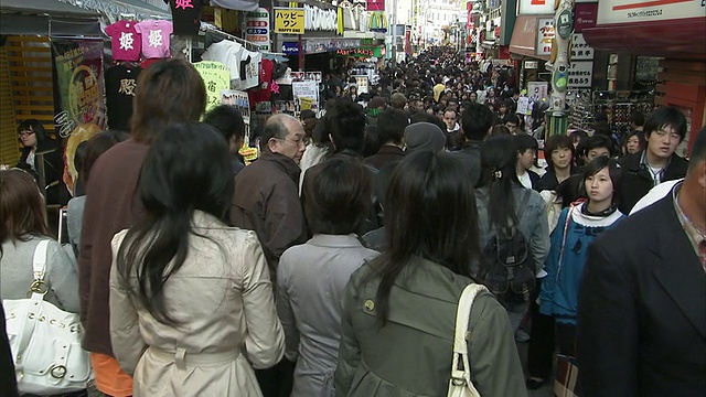 日本东京原宿竹下街的人群视频素材