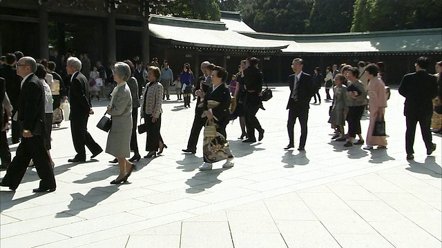 日本东京明治神社的婚礼派对视频素材