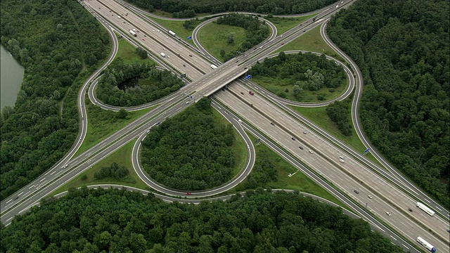 空中公路枢纽在乡村景观，法兰克福am Main，德国黑森视频素材