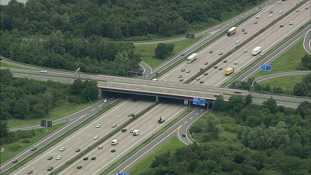 空中公路枢纽在乡村景观，法兰克福am Main，德国黑森视频素材