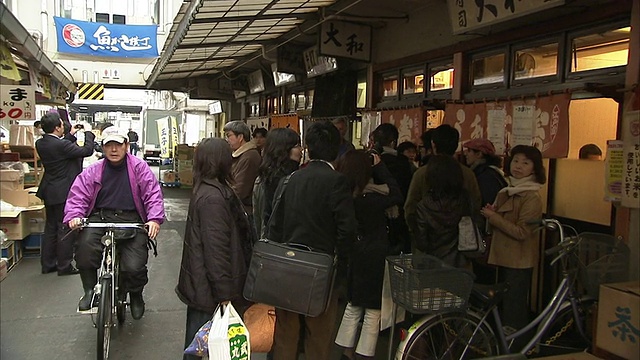 日本东京筑地鱼市的寿司店视频下载