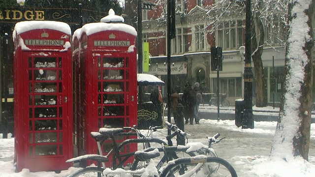 伦敦电话亭被雪覆盖，英国伦敦视频下载