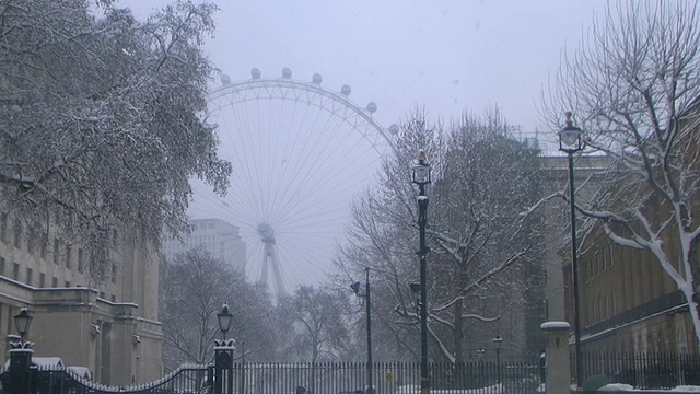 英国伦敦，多雪多雾的伦敦眼视频下载