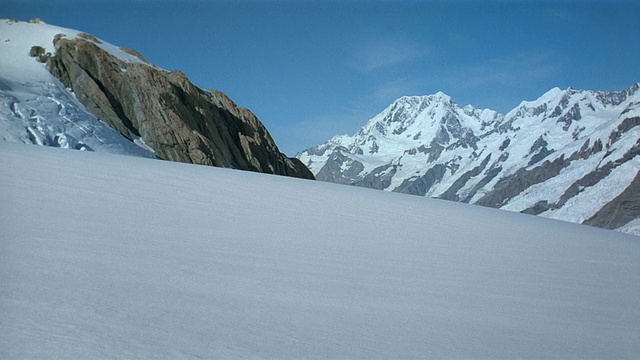 新西兰山坡上的广角雪毯视频素材