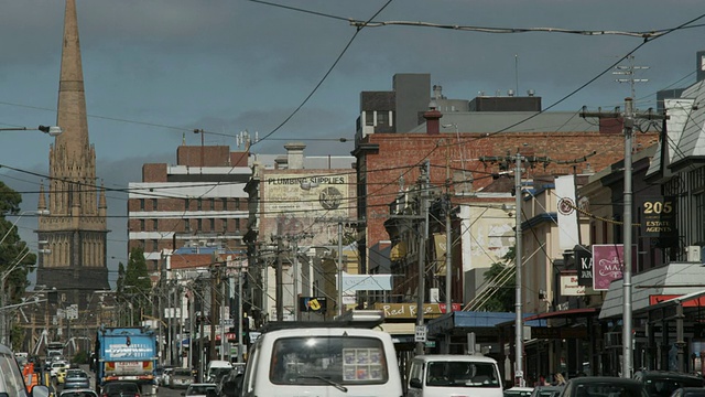 MS Traffic on Brunswick Street，墨尔本，维多利亚，澳大利亚视频素材