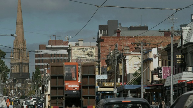 MS Traffic on Brunswick Street，墨尔本，维多利亚，澳大利亚视频素材