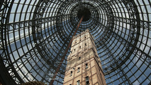 LA PAN Coop女士的Shot Tower位于澳大利亚维多利亚州墨尔本中心购物中心视频素材