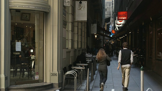 MS alley with restaurants，墨尔本，维多利亚，澳大利亚视频素材