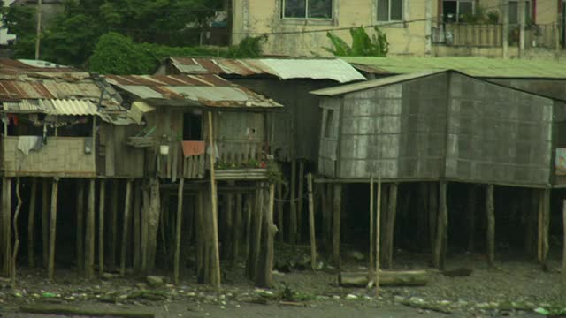 厄瓜多尔贫民窟的棚屋视频下载