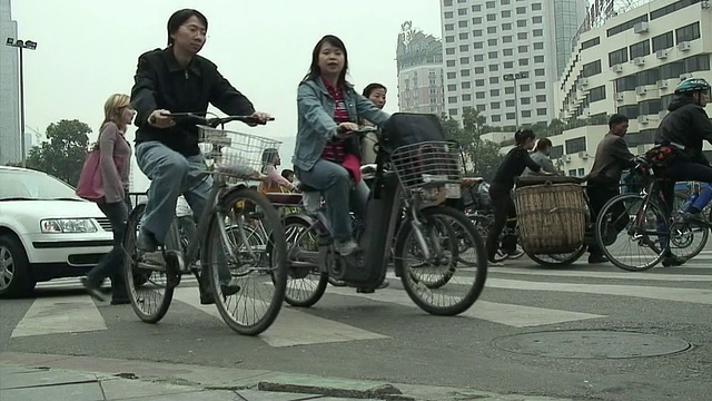 拥挤的人行横道，成都，四川，中国视频素材