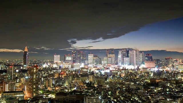 T/L WS HA市中心天际线，黄昏到夜晚的过渡，新宿，日本东京视频素材