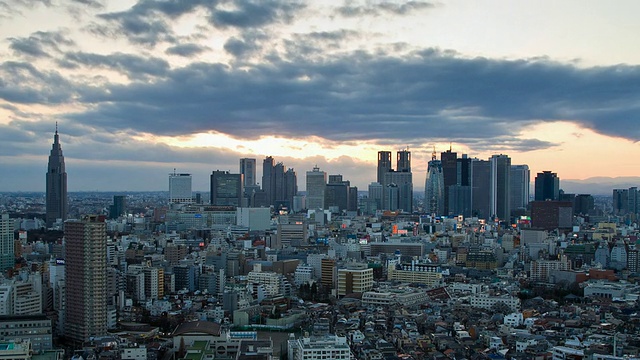 T/L WS HA市中心天际线，黄昏到夜晚的过渡，新宿，日本东京视频素材