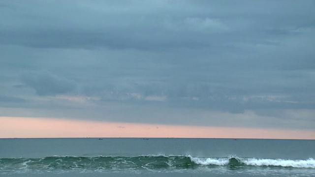 黄昏的海滩/巴厘岛，印度尼西亚视频素材