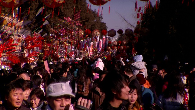 SLO MO MS人群在苗会节，中国春节，北京，中国视频素材