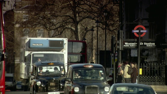 MS Traffic on street /伦敦，英国视频素材