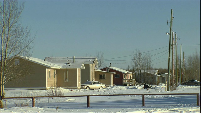 WS住宅在冬季景观，白杨河，马尼托巴，马尼托巴视频素材