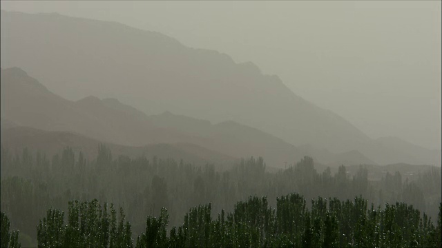 雾蒙蒙的风景，伊朗视频素材