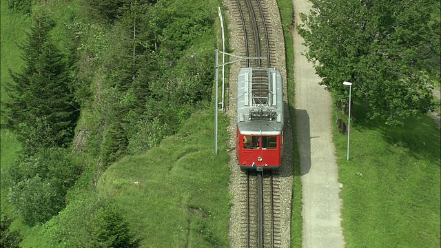 瑞士，Rigi Kaltbad / Lucerne山坡上的山地火车视频素材