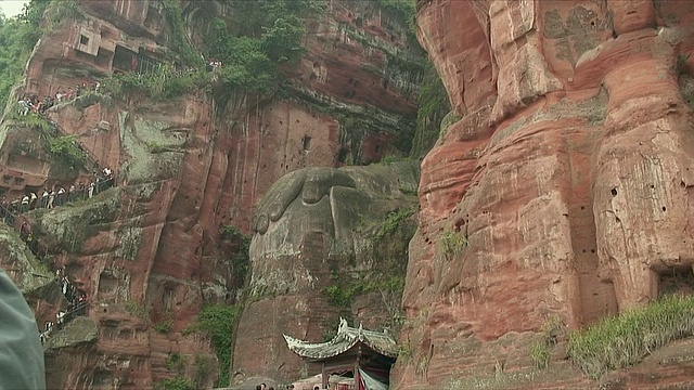 乐山大佛雕刻，中国四川乐山视频素材