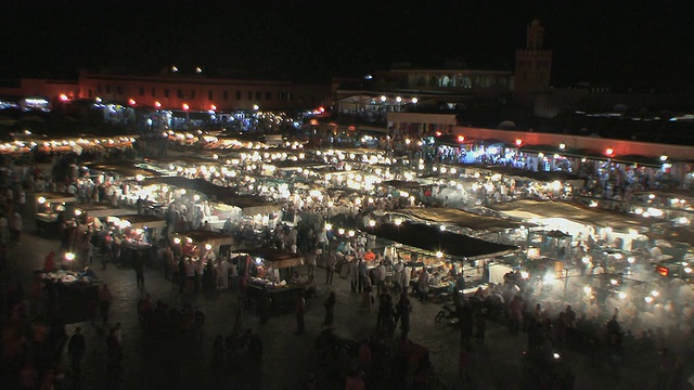 WS HA拥挤的市场Djemaa el Fna广场，马拉喀什，摩洛哥视频素材