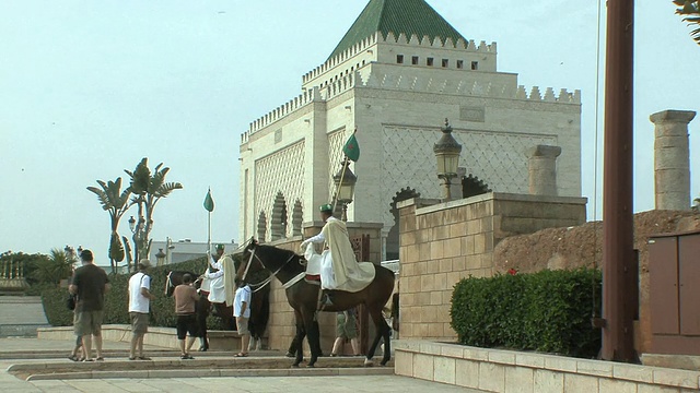 摩洛哥拉巴特，Yacoub Al mansour Esplanade入口，皇家骑警视频素材