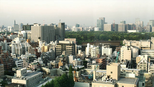 T/L WS HA城市景观与建筑工地，白天到晚上，日本东京视频素材