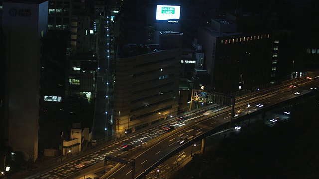 日本东京夜晚繁忙的街道视频素材