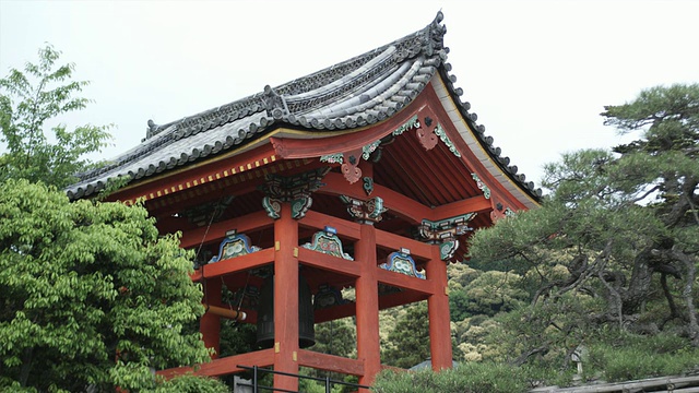 日本京都清水寺，带钟的MS宝塔视频素材