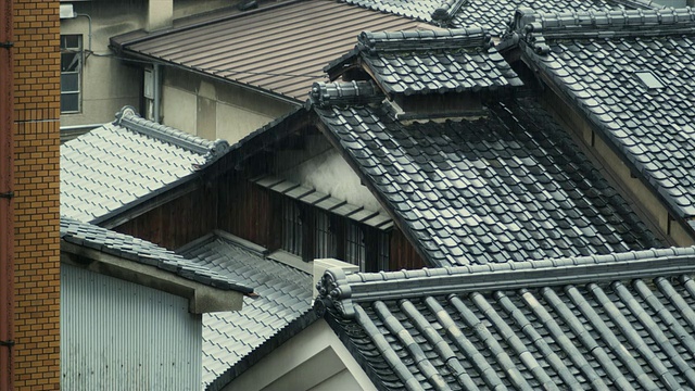 MS HA传统的日本屋顶在下雨，京都，日本视频素材