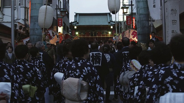 身穿和服的女士神田祭(神道节)，神社背景，东京，日本视频素材