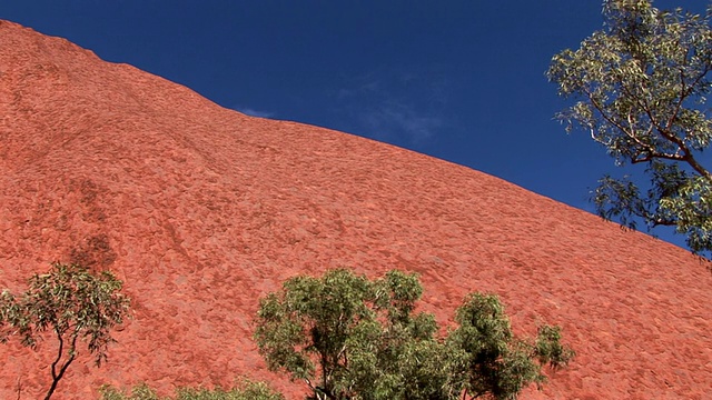 MS Top of Ayers Rock (Uluru)， Uluru- kata Tjuta国家公园，北领地，澳大利亚视频素材