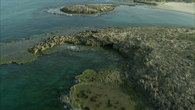 WS POV鸟瞰以色列海岸线/以色列视频素材