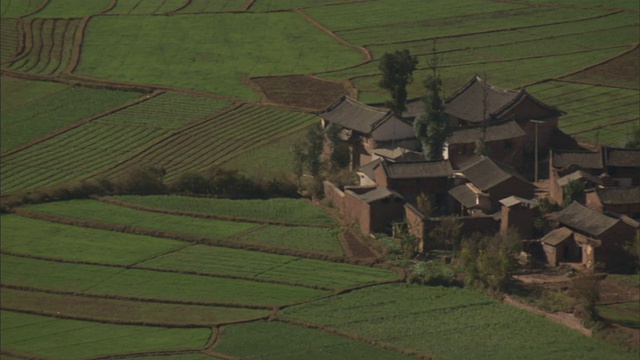 MS HA传统中国农家乐，绿野环绕，云南微山，中国视频素材