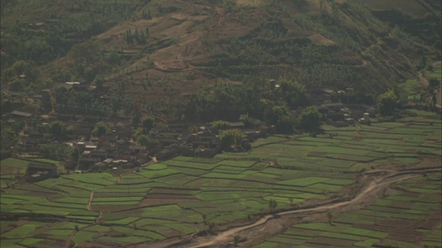 WS HA TU绿地和卫宝山，微山，云南，中国视频素材