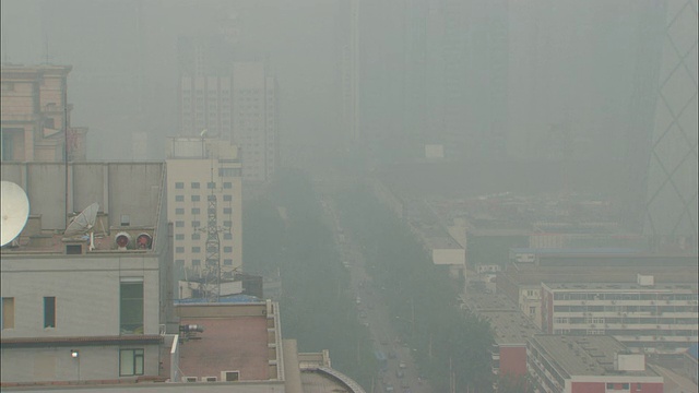 浓雾中的城市景观，北京，中国北京视频素材