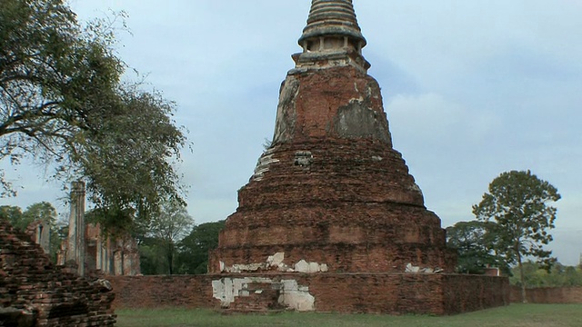 你在泰国大城府的Wat Ratcha Buranain, Ayutthaya视频素材