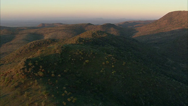 AERIAL WS Savannah, Pilanesberg Game Reserve, sauspoort，西北，南非视频素材