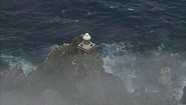 空中ZI海雾和灯塔在海角点，好望角，西开普省，南非视频素材