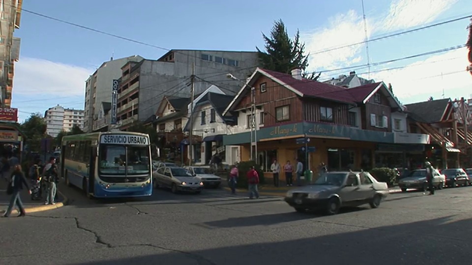 在十字路口/圣卡洛斯de Bariloche，里约热内卢Negro，阿根廷视频素材