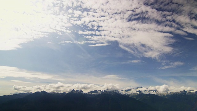 WS T/L云移动惠斯勒山/ Squamish，加拿大不列颠哥伦比亚省视频素材