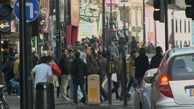 英国伦敦卡姆登市场购物者的WS观点。视频素材