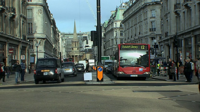 英国伦敦牛津圈的街道交通视图。视频素材