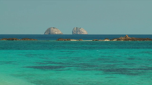 海洋岩石/ Tsarabanjina，马达加斯加视频素材