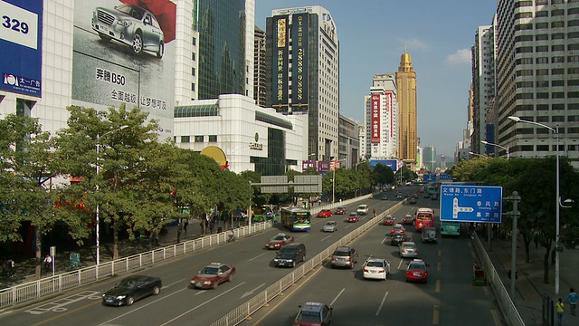 中国深圳深南路沿线的建筑和交通视频素材