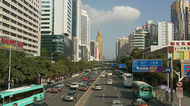 中国深圳深南路沿线的建筑和交通视频素材