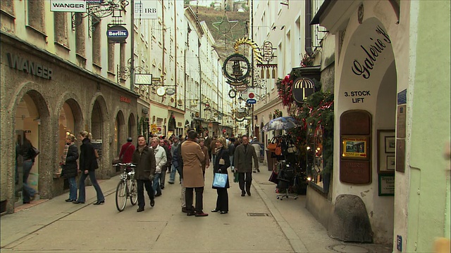 WS Getreidegasse at Christmas time /奥地利萨尔茨堡视频素材