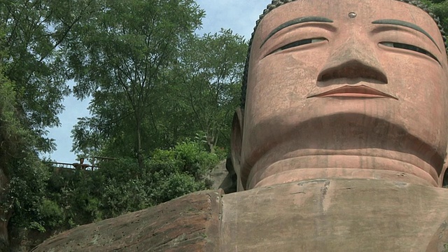 乐山大佛铜像/中国四川乐山视频素材