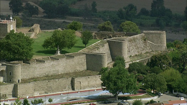 AERIAL WS Abrantes城堡/ Abrantes, Santarem，葡萄牙视频素材