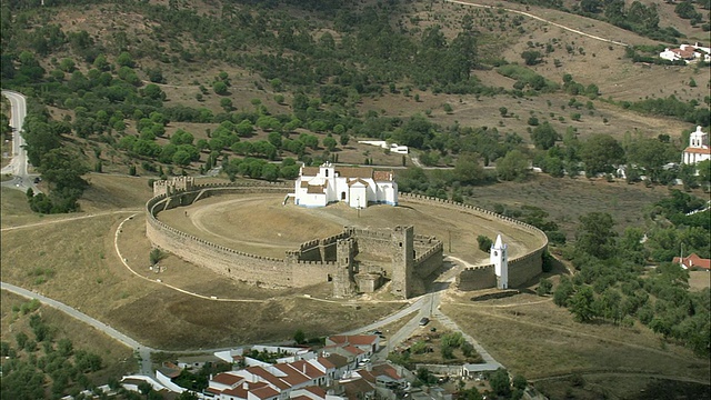 Arraiolos castro / Arraiolos AERIAL WS, Evora，葡萄牙视频素材