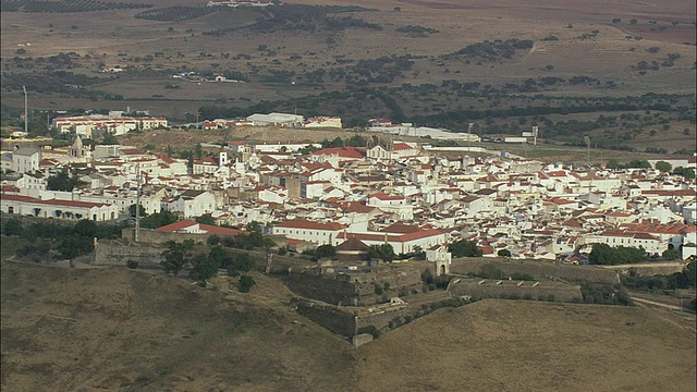 AERIAL WS Townscape / Elvas, Portalegre，葡萄牙视频素材